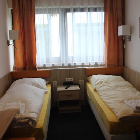 Airport-Hotel Zum Taubengrund Kelsterbach Kültér fotó