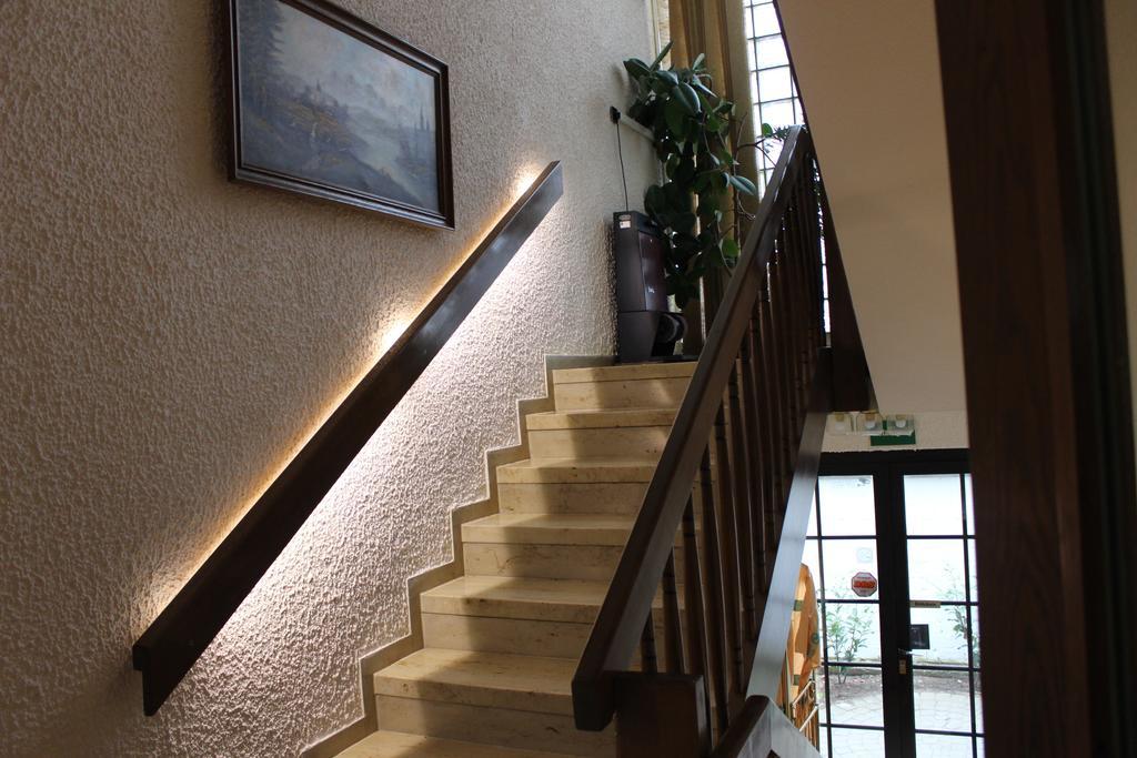Airport-Hotel Zum Taubengrund Kelsterbach Kültér fotó