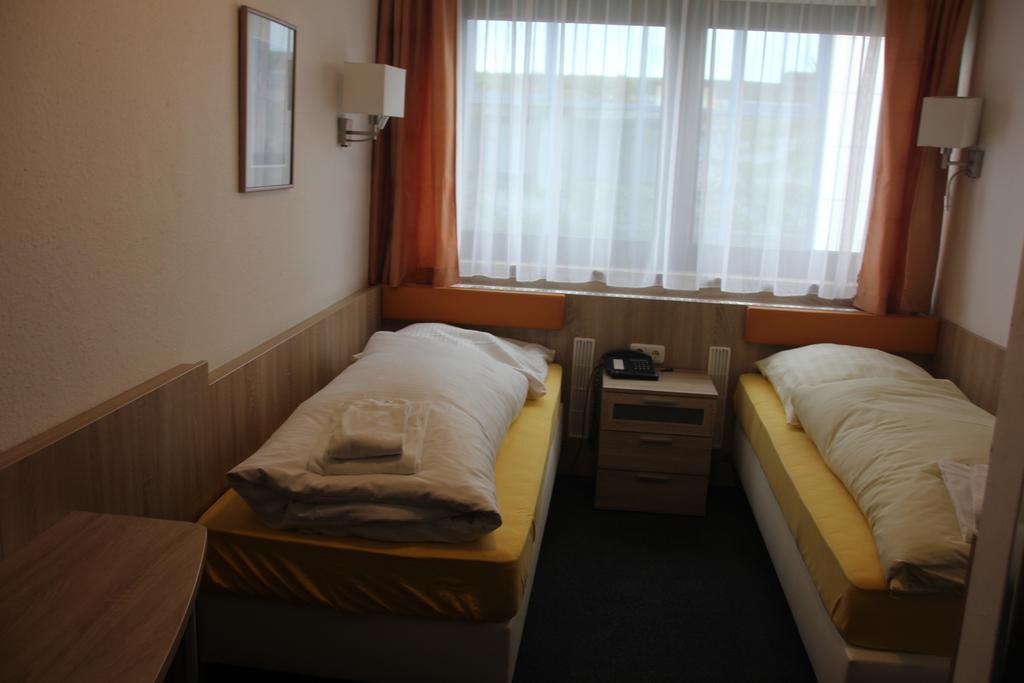 Airport-Hotel Zum Taubengrund Kelsterbach Kültér fotó