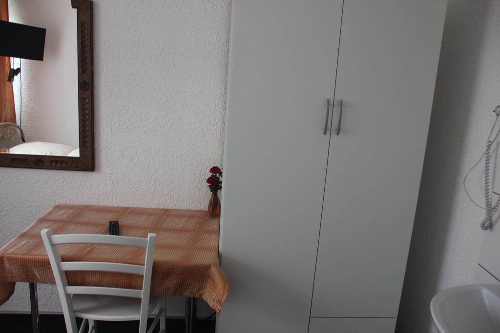 Airport-Hotel Zum Taubengrund Kelsterbach Kültér fotó