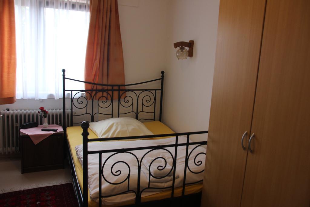 Airport-Hotel Zum Taubengrund Kelsterbach Kültér fotó