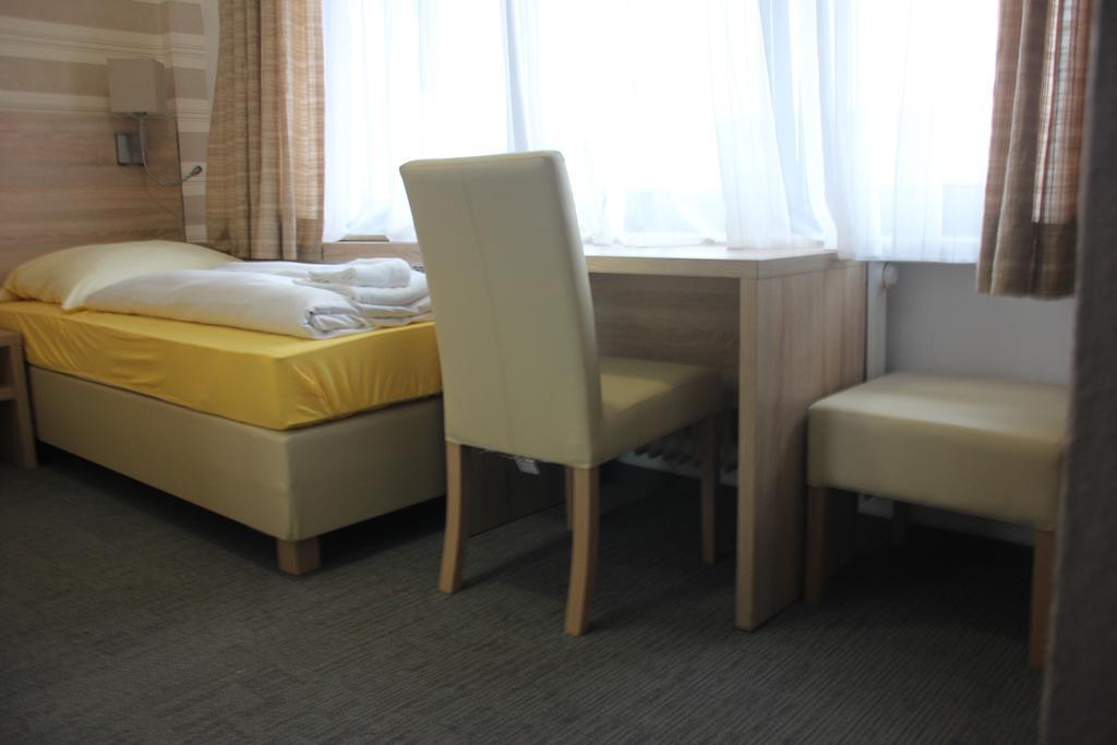 Airport-Hotel Zum Taubengrund Kelsterbach Kültér fotó