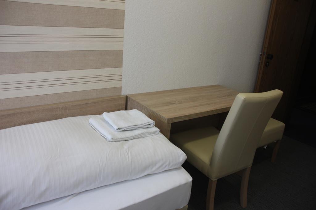 Airport-Hotel Zum Taubengrund Kelsterbach Kültér fotó