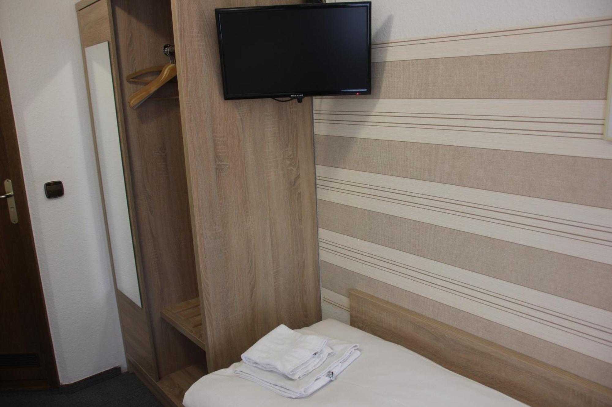 Airport-Hotel Zum Taubengrund Kelsterbach Kültér fotó