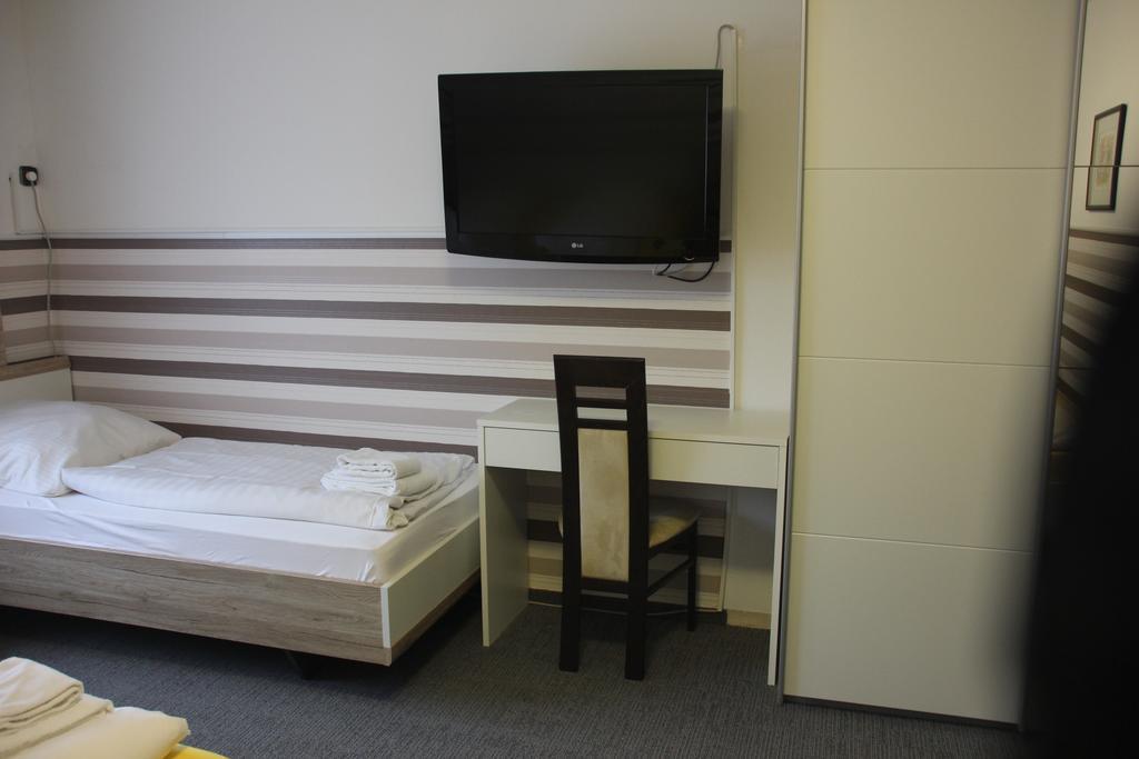Airport-Hotel Zum Taubengrund Kelsterbach Kültér fotó