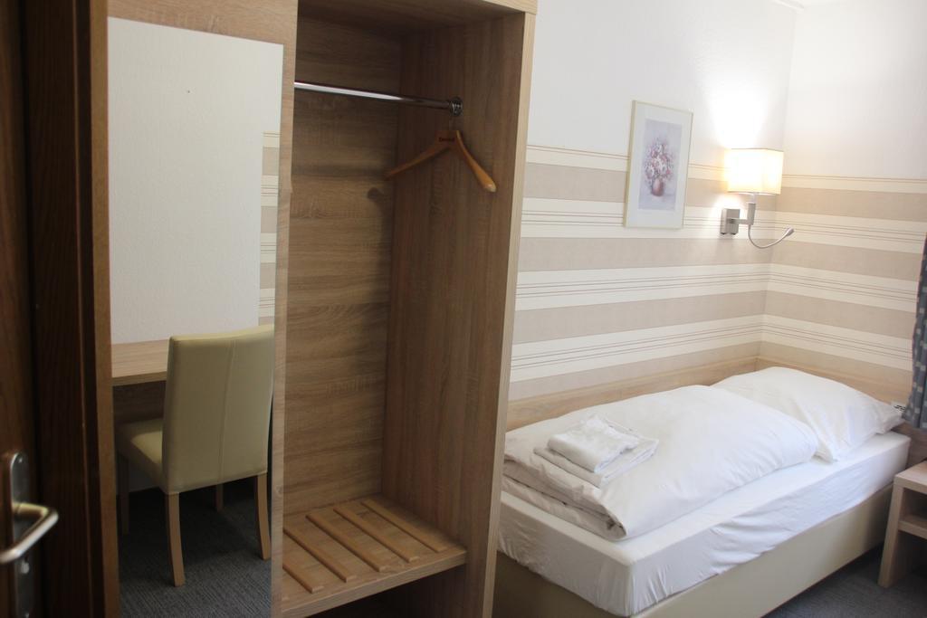 Airport-Hotel Zum Taubengrund Kelsterbach Kültér fotó